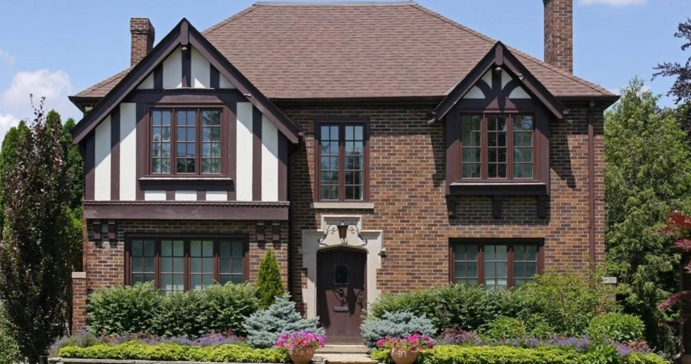 Rumah Klasik Inggris Kokoh yang Masih Berdiri Hingga Kini